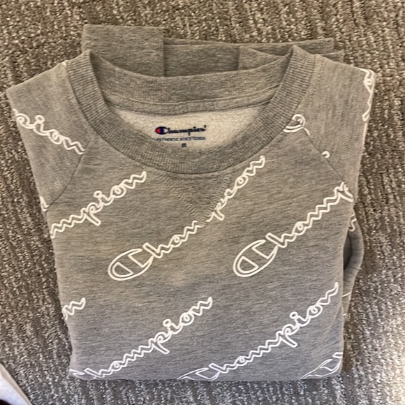 Youth Girls Champion sweatshirt - Picture 3 of 3